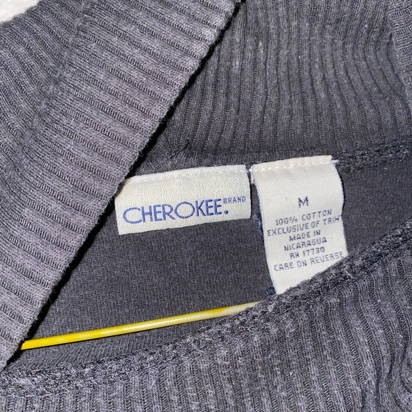 🖤Turtle Neck🖤 - Picture 2 of 4